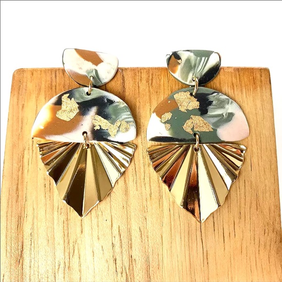 Zara Resin Golden Fan Earrings - Picture 2 of 3
